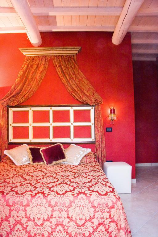 B&B A Casa Dell'Antiquario San Benedetto Po Kamer foto