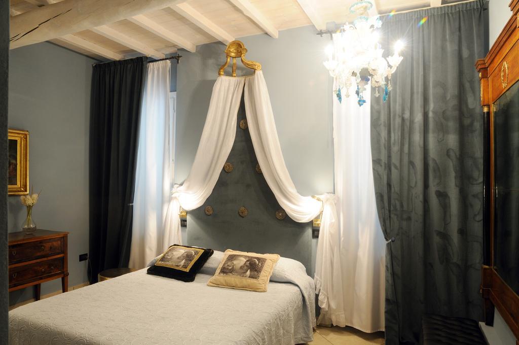 B&B A Casa Dell'Antiquario San Benedetto Po Kamer foto