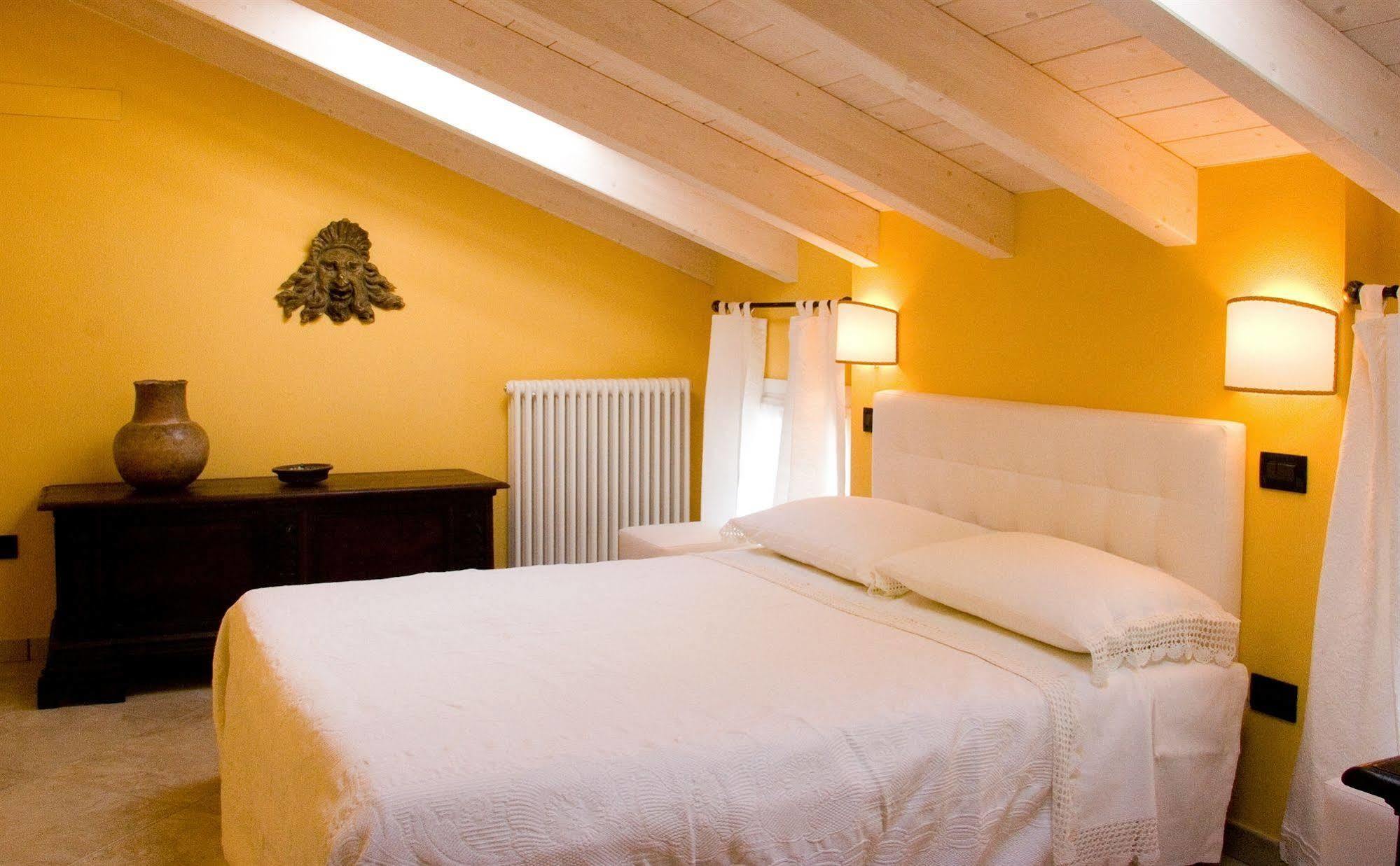 B&B A Casa Dell'Antiquario San Benedetto Po Buitenkant foto